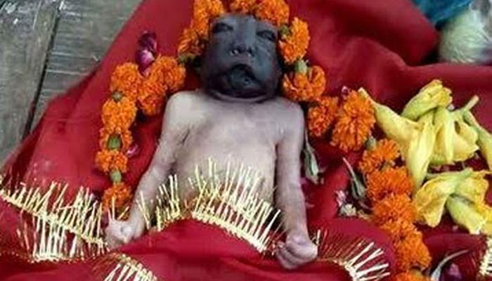 चमत्कार! उत्तरप्रदेशात जन्मली &#039;माँ काली&#039;... गावकऱ्यांवर कोपली