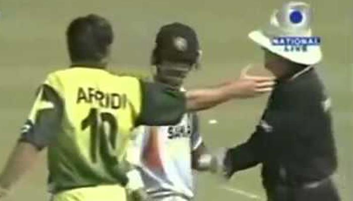 व्हिडीओ | भारत-पाकिस्तान टीमची मैदानातील भांडणं