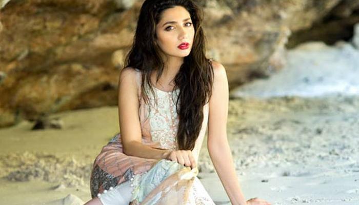 पाकिस्तानी अभिनेत्री माहिरा खानने शिवसेनेला डिवचले