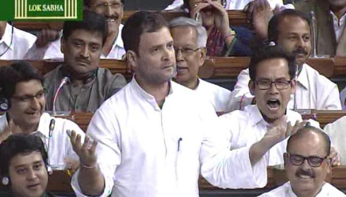 राहुल असहिष्णूतेच्या मुद्दावर आक्रमक, मोदींवर जहरी टीका