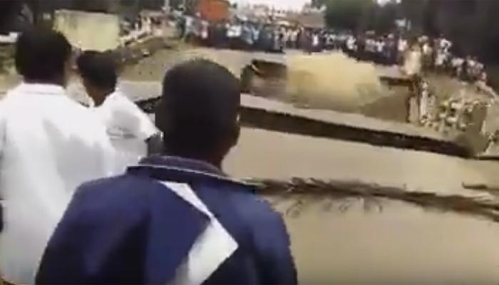 SHOCKING VIDEO : लोकांच्या नजरेदेखत ढासळला ब्रिज