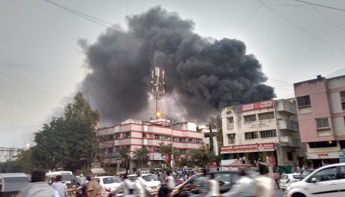 पुण्यात रहिवासी इमारतीला भीषण आग, तिघांचा मृत्यू झाल्याची भीती