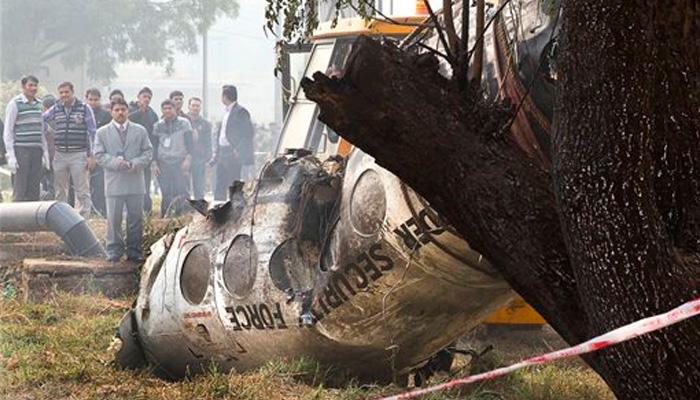 Video_ दिल्लीत सुपरकिंग विमान असे कोसळले