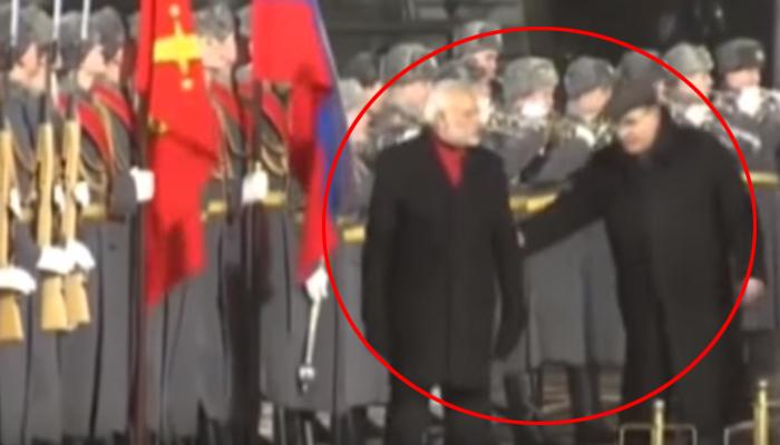 व्हिडिओ : रशियात पंतप्रधान मोदी राष्ट्रगीताला स्तब्ध उभं राहणंच विसरले! 