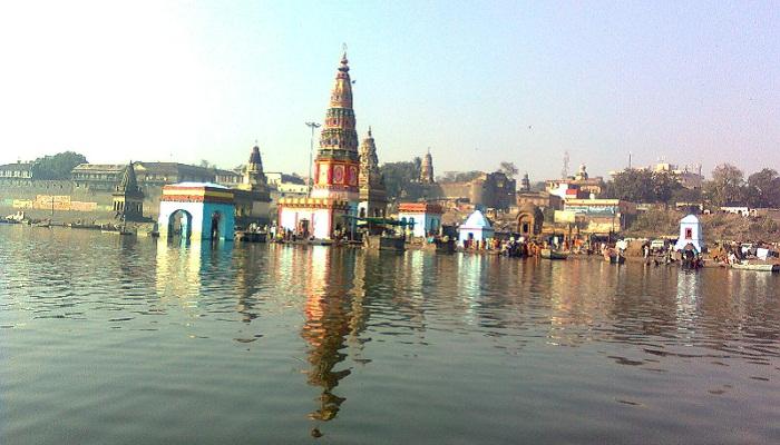 देवाच्या दारात पत्नी-मुलासमोरच तरुणाची भीषण हत्या