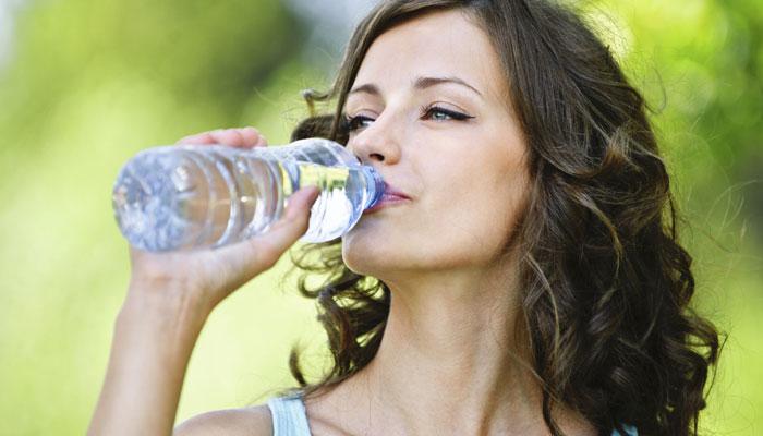 आपल्याला माहिती आहे का, पाणी पिण्याची योग्य पद्धत?
