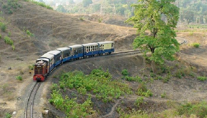 माथेरानच्या रेल्वेसाठी सुरेश प्रभुंना साकडं