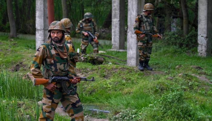 जम्मू-काश्मीर - ३ दहशदवाद्यांना कंठस्नान घालण्यात यश