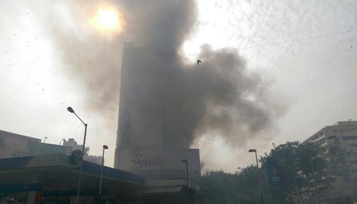 महालक्ष्मी मंदिरासमोरील इमारतीला आग