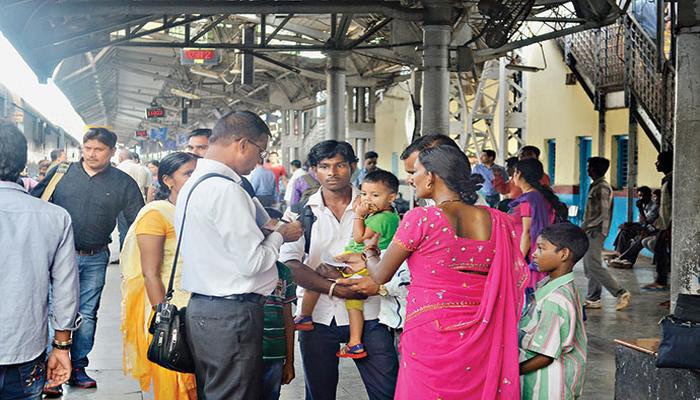 जेव्हा विनातिकीट प्रवास कऱणारी महिला म्हणाली, आधी मल्ल्याला पकडा