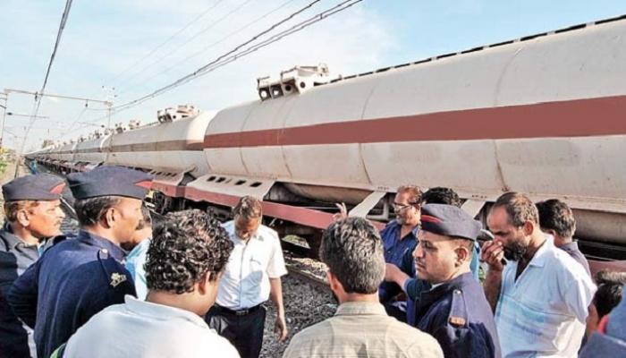 लातूरकरांसाठी पाण्याची रेल्वे मिरजेत दाखल