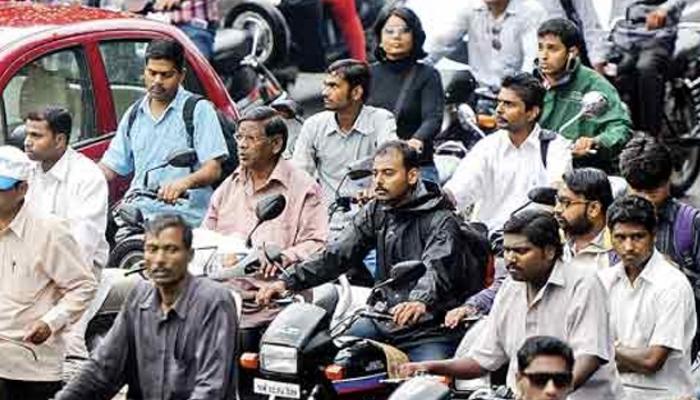 आता मागे बसणाऱ्यालाही घालावं लागणार हेल्मेट