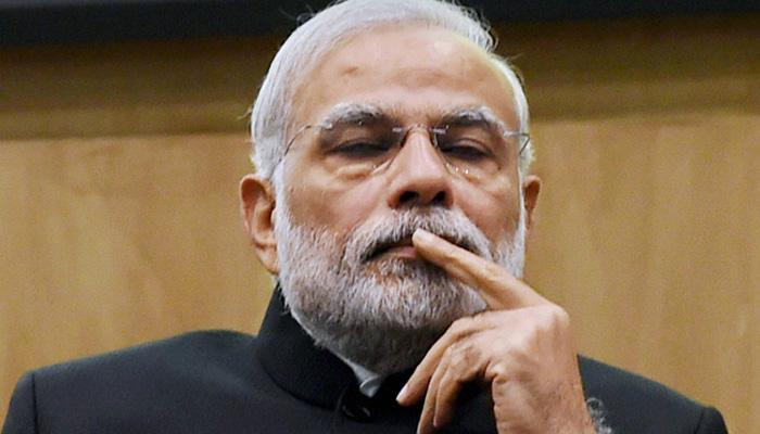 कार्यकर्त्यांना मार्गदर्शन करताना मोदी झाले भावूक