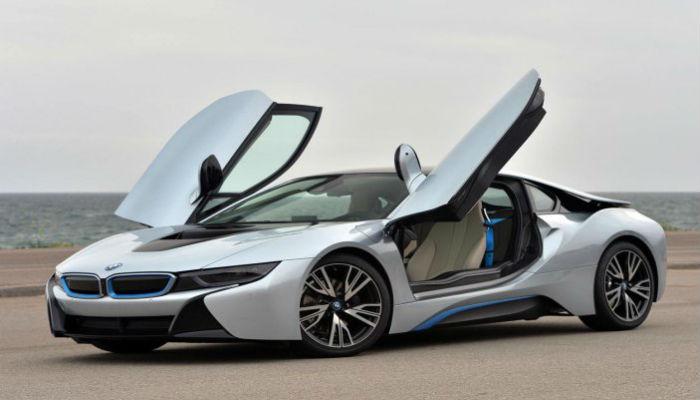 शाहरुखनं खरेदी केलेली &#039;BMW i8&#039; नेमकी आहे तरी कशी... 