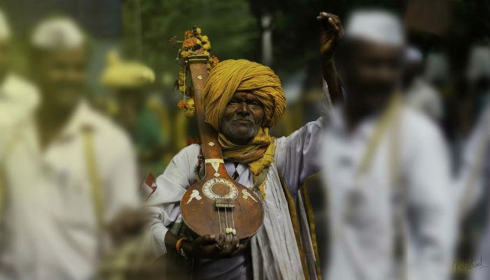 २३० किलो चांदीच्या रथासहीत निवृत्तीनाथांच्या पालखीनं ठेवलं प्रस्थान