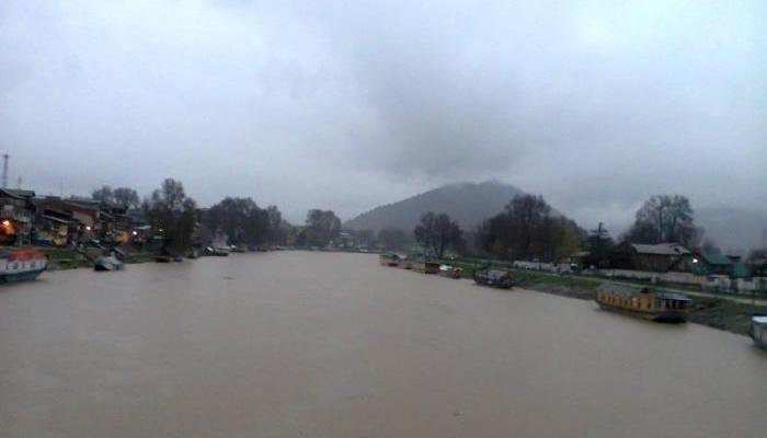 जालन्यात जोरदार पाऊस, नदीच्या पुरात बाईकस्वार वाहून गेला