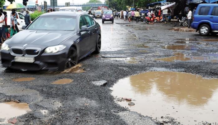 मुंबईत भरणार खड्ड्यांचं प्रदर्शन 