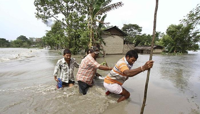 आसाममध्ये ६ लाख लोकांना पूराचा फटका