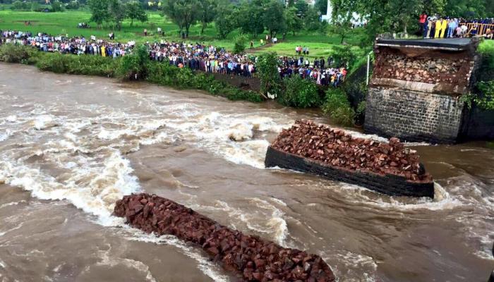 महाड पूल दुर्घटना : दिवसभर शोधकार्य, हाती काहीही नाही