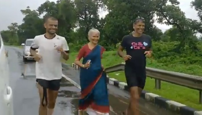 मिलिंद सोमनची ७५ वर्षीय आईही धावतेय अनवाणी 