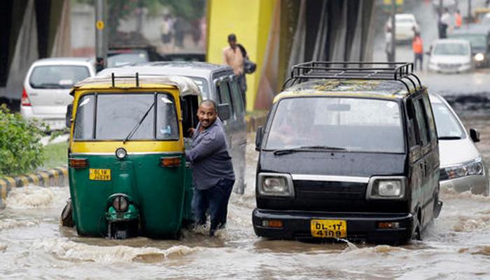 दिल्ली, हैदाराबादमध्ये पावसाने जनजीवन विस्कळीत