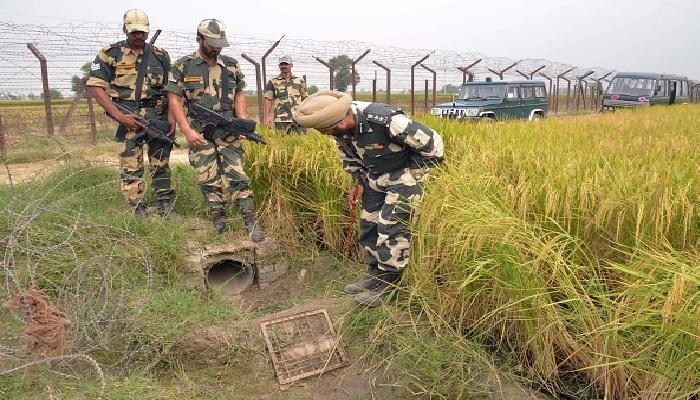 सीमेवरील बंकर साफ करण्यास सुरुवात, गावांमध्ये भीतीचं वातावरण