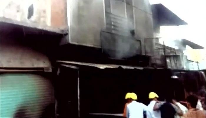वडोदऱ्यात फटाका दुकानाला आग, आठ जणांचा मृत्यू 