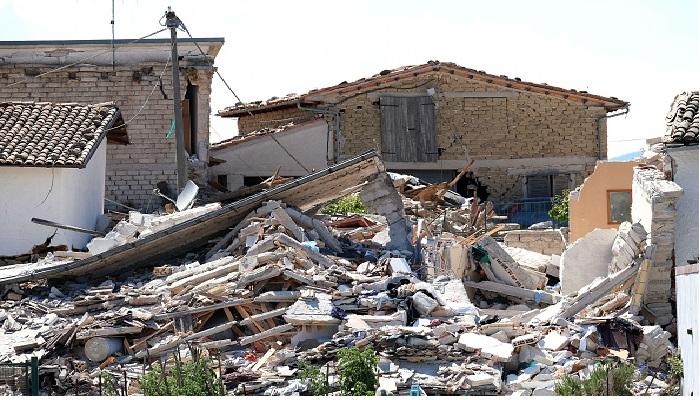 तीव्र भूकंपानं हादरला इटली देश