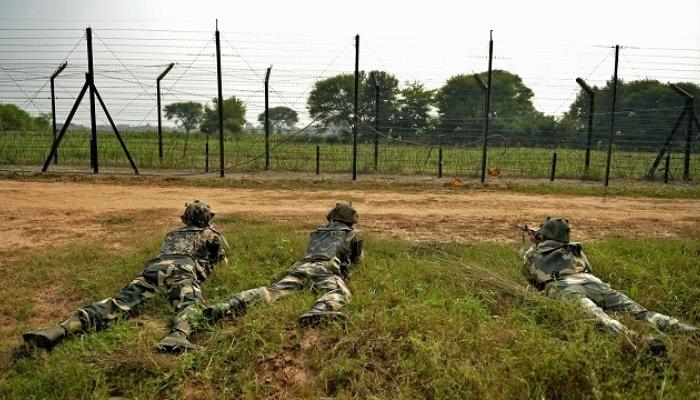 सीमेवर पाकिस्तानच्या कुरापती सुरूच, गोळीबारामध्ये एक जवान शहीद 