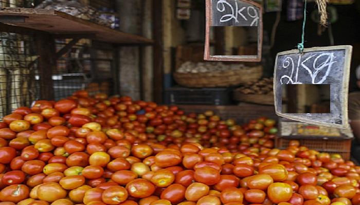 टोमॅटो दोन रुपये किलो, शेतकऱ्यांवर टोमॅटो फेकून देण्याची वेळ 