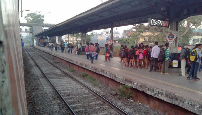 मध्य रेल्वे, ट्रान्स हार्बरची लोकल सेवा सुरळीत