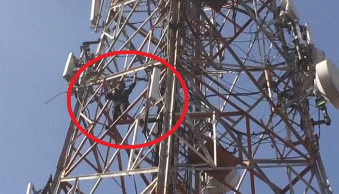 नगराध्यक्षपदाचा उमेदवार चढला मोबाईलच्या टॉवरवर, पोलिसांची तारांबळ 