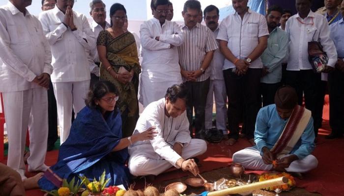 कोकणातील पहिल्या ३०० कोटी रेल्वे कारखाना कामाचे रेल्वेमंत्र्यांच्या हस्ते भूमिपुजन