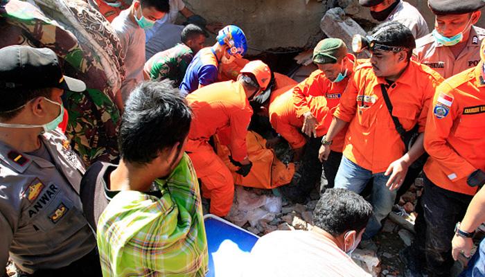  इंडोनेशियाला ६.५ क्षमतेचा  भूकंपाचा धक्का 