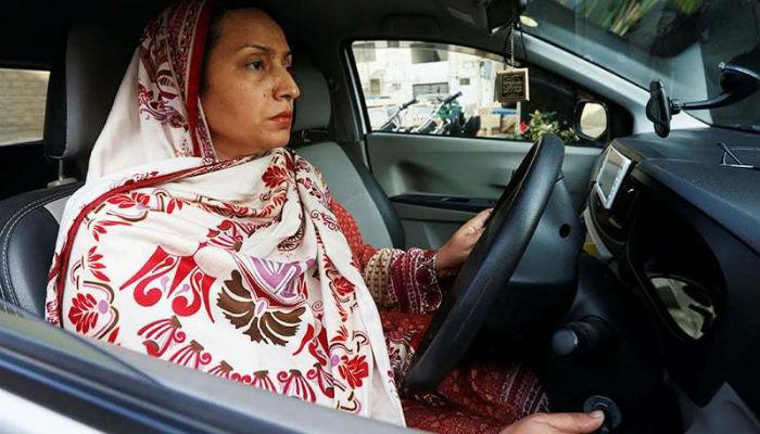 &#039;कट्टर&#039; पाकिस्तानातही आता दिसणार &#039;महिला टॅक्सी चालक&#039;!