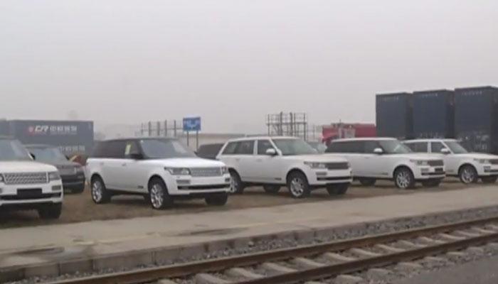 ८० लक्झरी कार घेऊ युरोपमधून चीनला पोहचली कार्गो ट्रेन - पाहा व्हिडिओ 