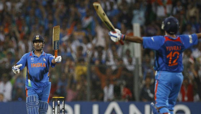 धोनीचा विक्रम, वनडेत 200 सिक्स मारणारा पहिला भारतीय 
