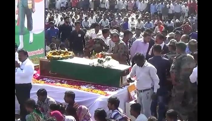 शहीद संजू खंडारे यांच्यावर अंत्यसंस्कार 