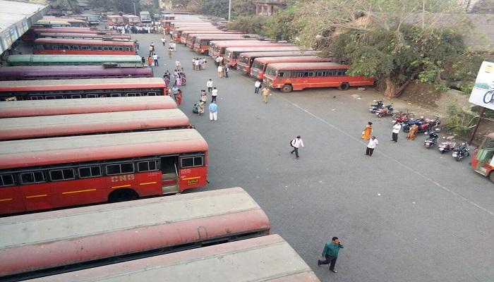 ठाण्यात एसटी कर्मचाऱ्यांचे कामबंद आंदोलन