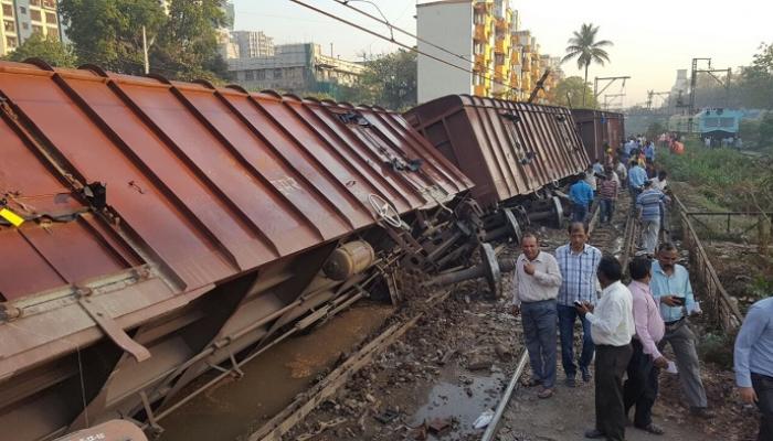 कुर्ला-सीएसटी हार्बर मार्गावरची वाहतूक ठप्प