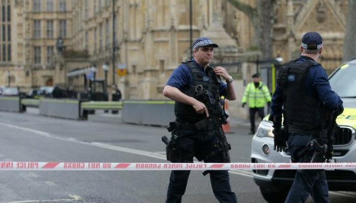 व्हिडिओ : ब्रिटन संसदेजवळ दहशतवादी हल्ला, हल्लेखोर ठार