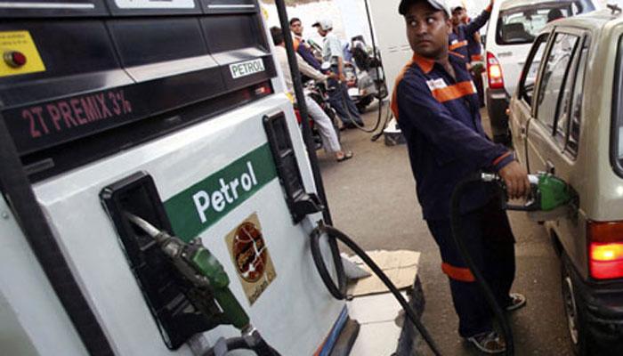 राज्य सरकारनं अधिभार वाढवल्याने पेट्रोल महागलं