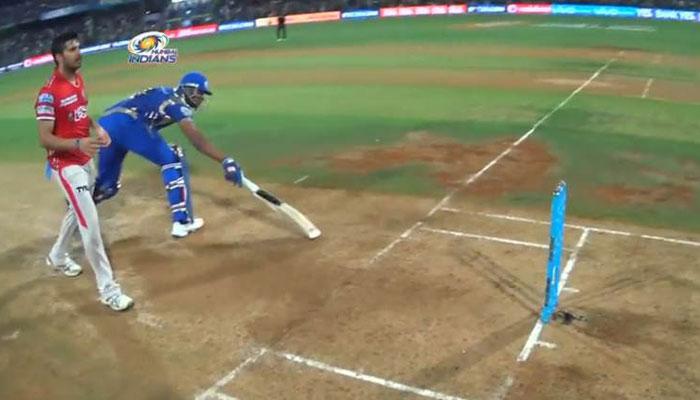  IPL-10 : स्ट्राइक जवळ ठेवण्यासाठी पोलार्डने दिला &#039;धोका&#039;, WATCH VIDEO