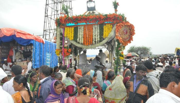 तुकोबांच्या पालखीला &#039;सर्जा-राजा&#039;ची खिल्लारी बैलजोडी!