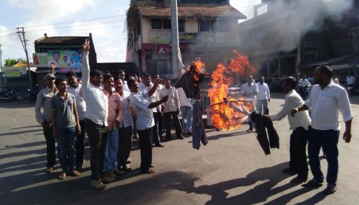 शेतकरी आंदोलन पेटणार, पोलिसांचा लाठीचार्ज तर साताऱ्यात दगडफेक 