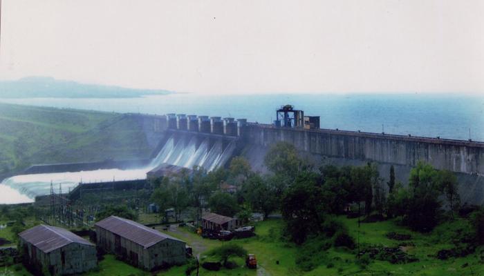 शेतकऱ्यांनी बंद केलं पवना धरण