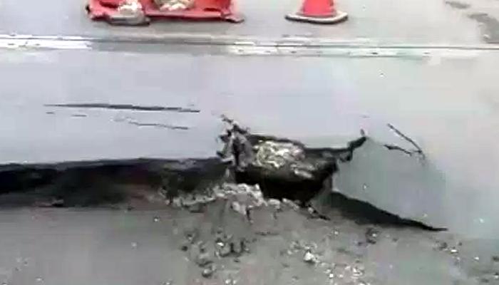 पावसाने मुंबई गोवा महामार्गावर खड्डे, अपघाताची शक्यता
