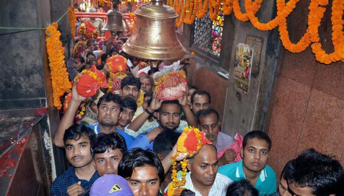 मुंबईतही गुरुपौर्णिमेच्या निमित्ताने मंदिरामध्ये भाविकांची गर्दी