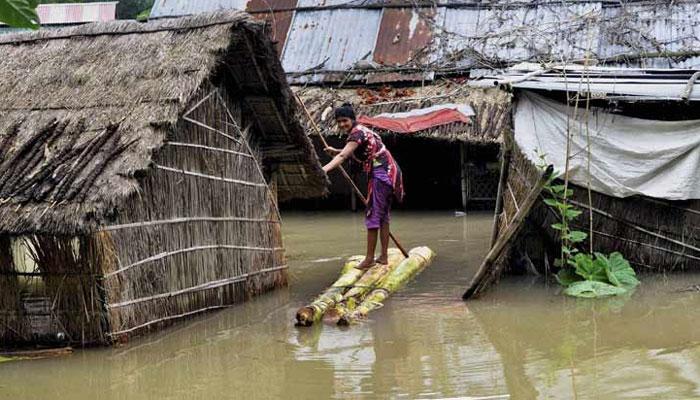 आसाममध्ये मुसळधार पावसामुळे भीषण पूरस्थिती