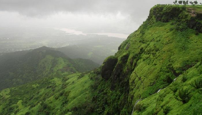 सिंहगडावरुन १५० फूट दरीत पडूनही &#039;त्या&#039; गर्भवती महिलेचे प्राण वाचले